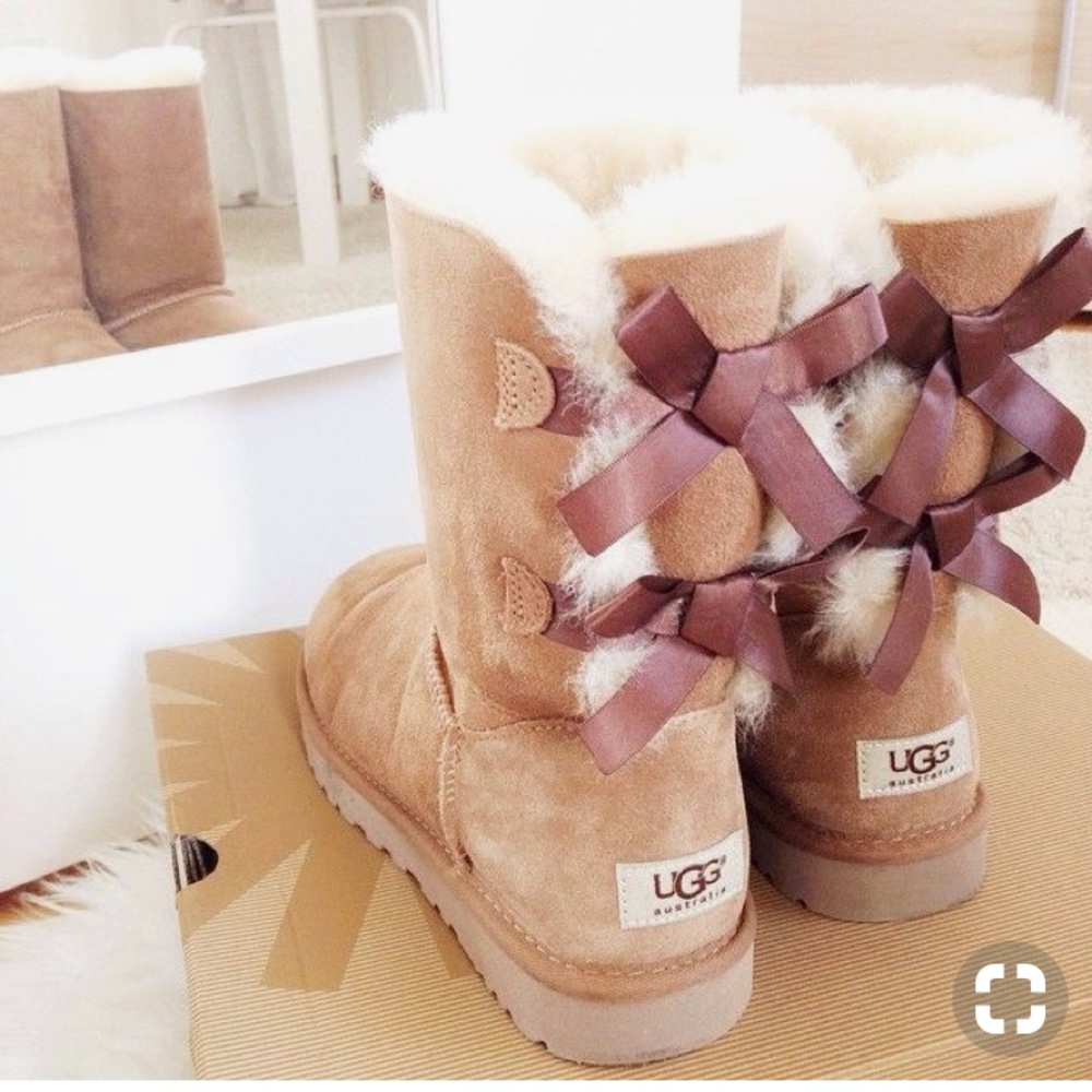 Excellent Used Condition Bailey Bow Uggs EUC